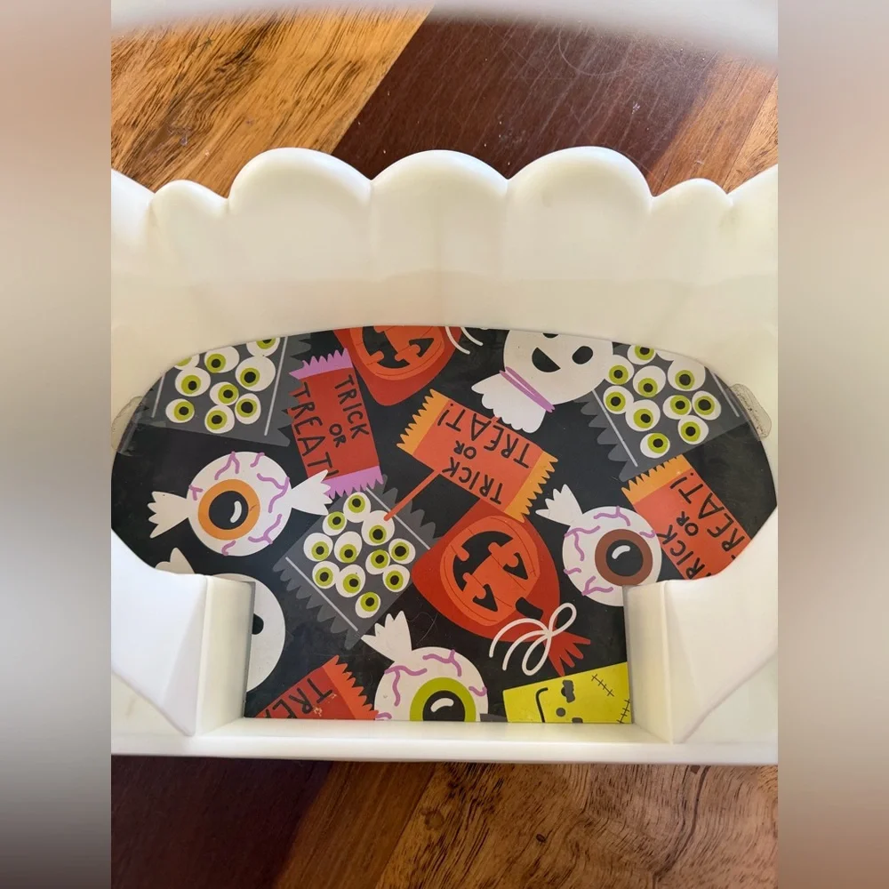 Hallmark Glow in the Dark Halloween Vampire Teeth Candy Holder - Picture 5 of 6